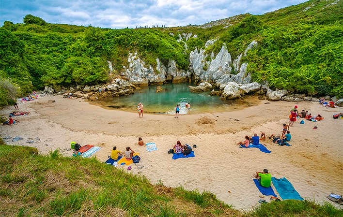 The Strange Beauty of Playa de Gulpiyuri — Spain’s Secret Sinkhole Beach